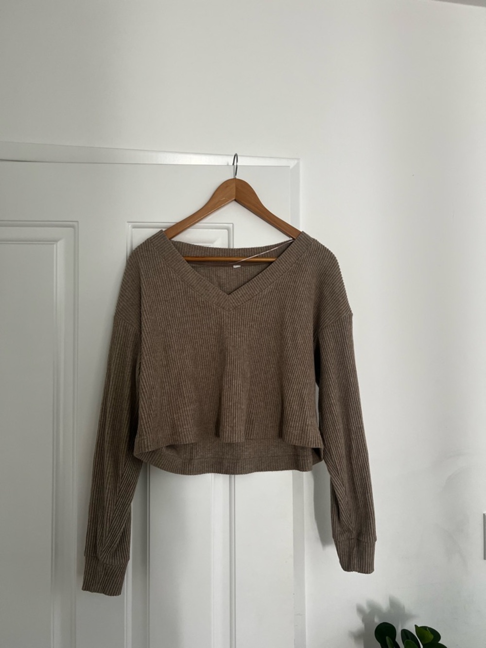 ALO Yoga Taupe V-Neck Ribbed Cropped Sweater